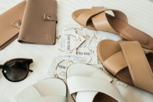 Card-Style Wallet Trackers vs Traditional Tags