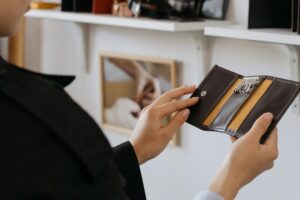 15 Best Minimalist Wallet Accessories for 2026