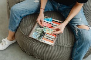 How Tracking Cards Fit RFID Wallets