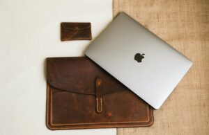 Wallet Tracking Devices for Travelers